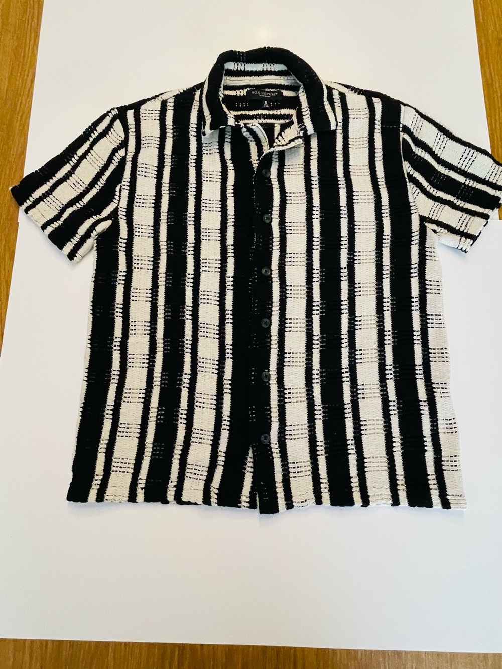 Men's Short-Sleeve Button-Up open weave Shirt in Black and White Stripes